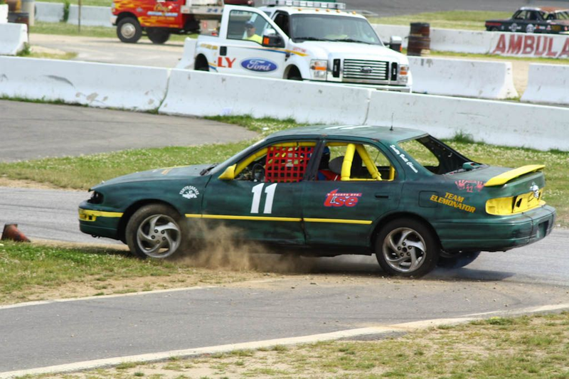 Illustration for article titled The 24 Hours Of LeMons New England 2009 Über Gallery, Part 1